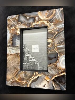 ARHAUS Vintage-Style Agate Stone 8x10 frame; 4x6 Photo Tiny mostly hidden Chip